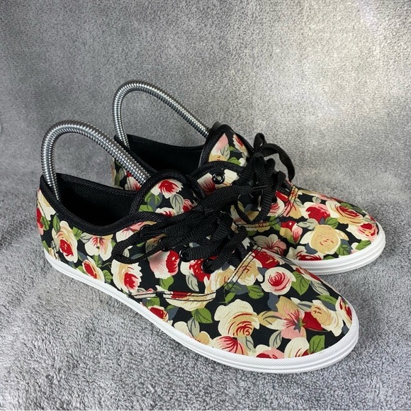 New Shoes Women’s Size 7 Lace Up GrannyCore Sneakers Floral Flats‎ - Picture 4 of 10